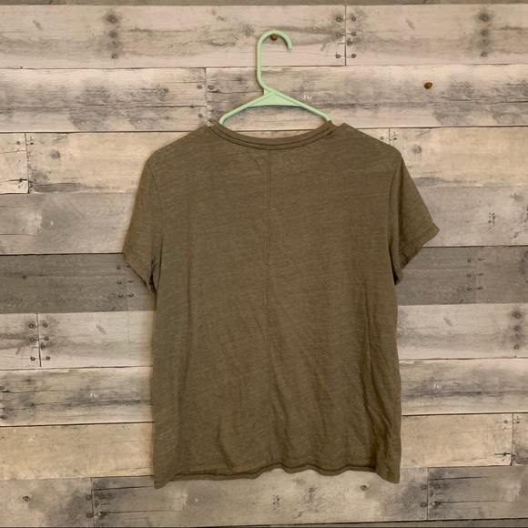 ❗️$5❗️Women’s A+F olive pocket tee size S - Picture 2 of 5